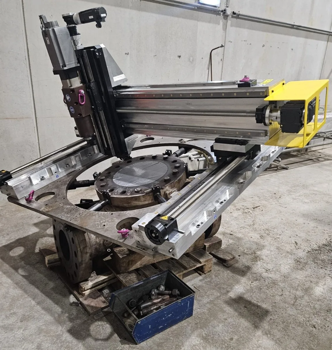 Portable CNC machining unit on a valve body