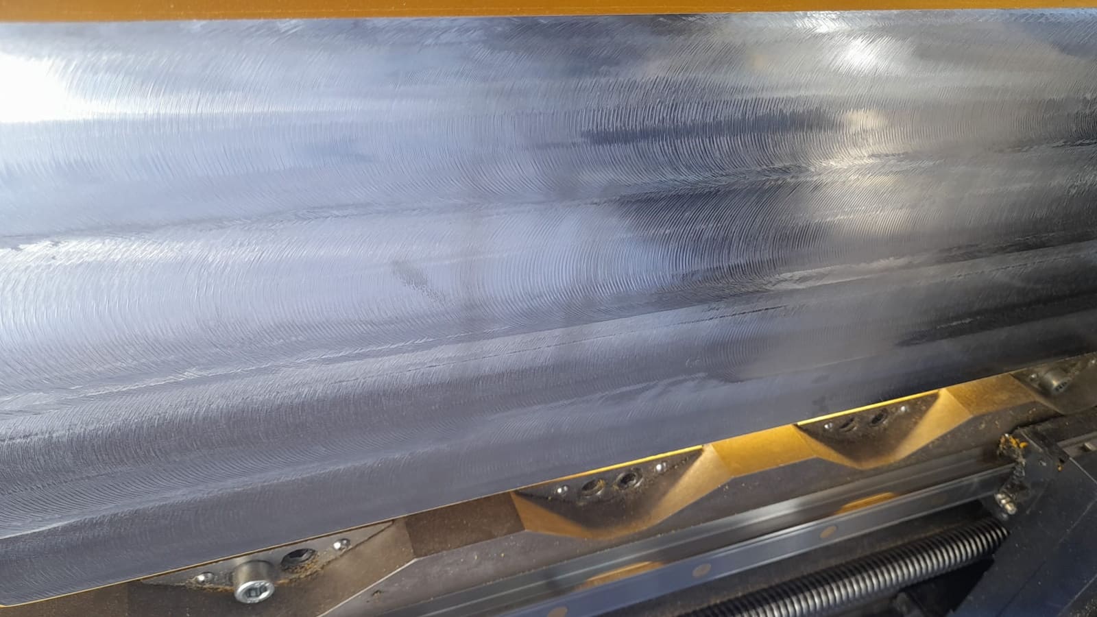 Planfräsen und Durchführungsfräsen an Kranbahn-Kopfträgern im Stahlwerk — Bild 2