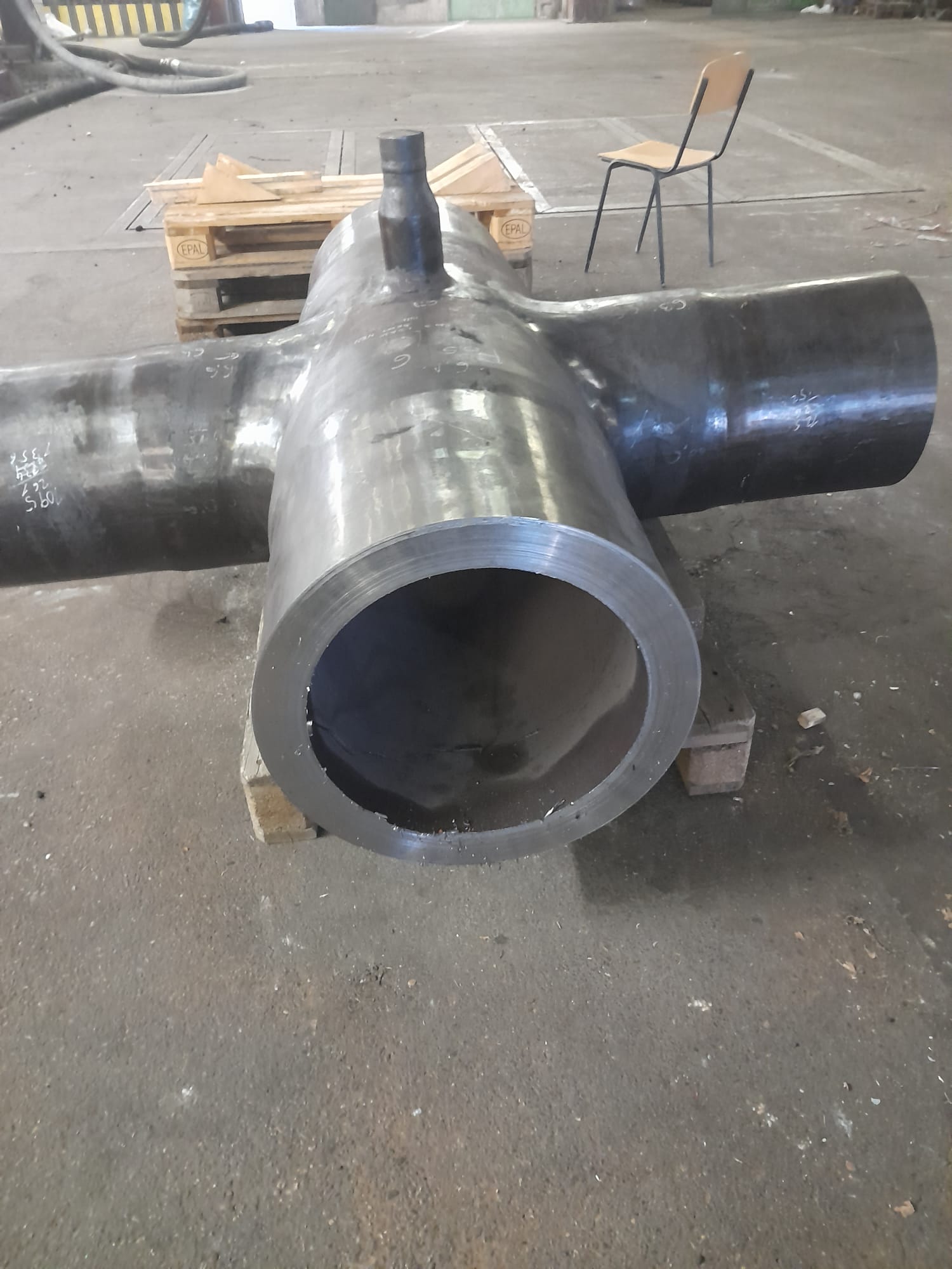 Rarität im Rohrleitungsbau: Kreuzstück aus X20 — 521 × 61,5 mm trennen und anfasen — Bild 2