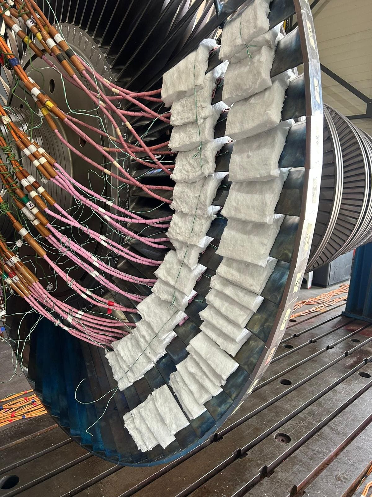 PWHT on Turbine Rotor Blade: 36-Channel Heat Treatment System Raises the Bar — Bild 2