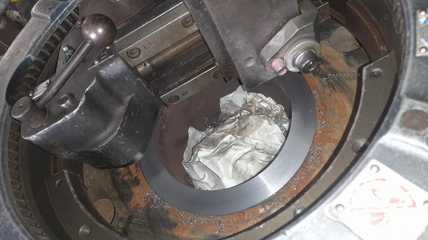 Trabajos de revisión en central eléctrica: mecanizado de tuberías, bridas y taladros cónicos — Bild 5