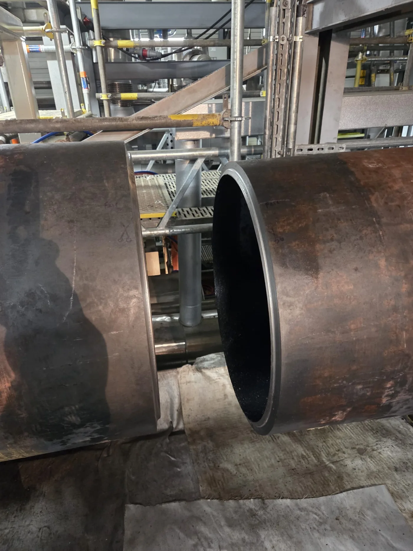 Trabajos de revisión en central eléctrica: mecanizado de tuberías, bridas y taladros cónicos — Bild 10