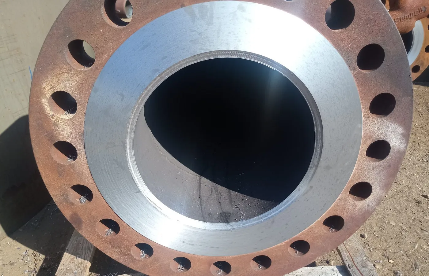 Flange with full-face gasket surface on a tank after repair