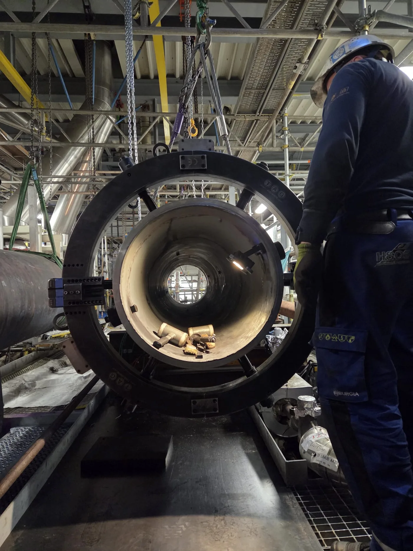 Split-frame cutting on superheater tubes in a power plant